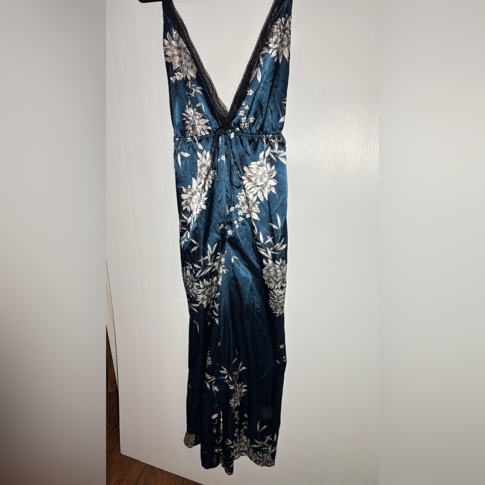 Women’s jumpsuit Floral V-Neck  jumpsuit size 3 XL